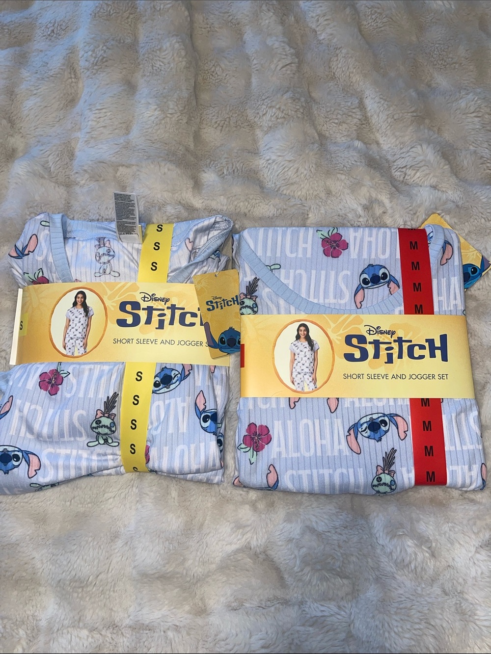 ❤️NEW!!!❤️ Disney Stitch Light Blue Floral Aloha Short Sleeve & Jogger Set - Picture 3 of 5